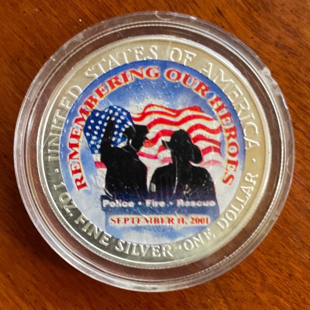 2001 Silver Eagle  America Unites In 1 oz. Silver Commemoration to our Heros